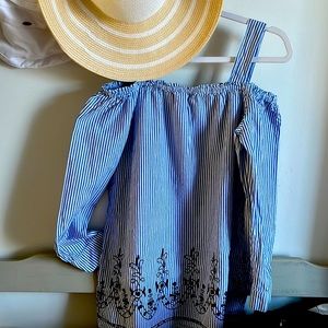 Ellen Tracy off shoulder, embroidered bottom summer blouse.
